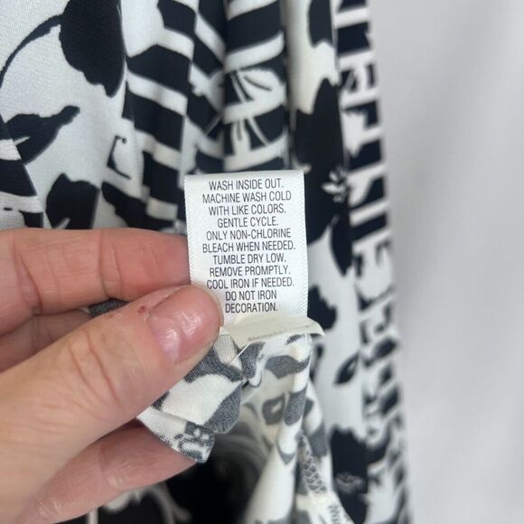 Dana Buchman Bold Geometirc Print Button Front Jersey Blouse Size XL - Picture 4 of 9